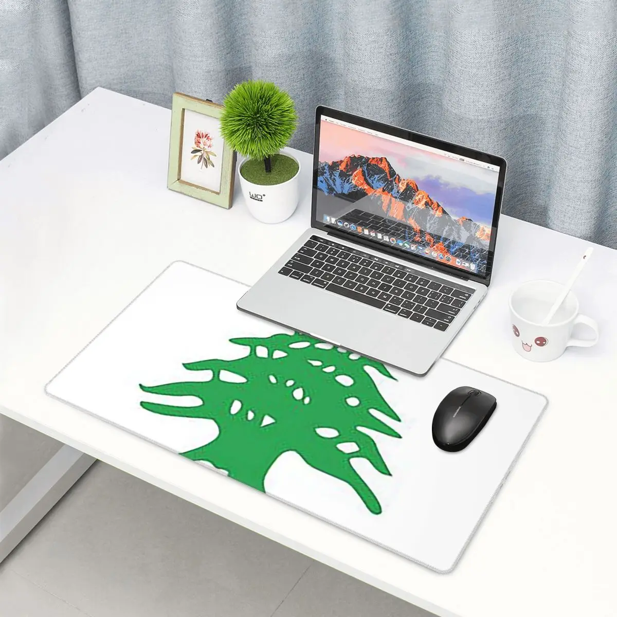 لوحة ماوس كبيرة بتصميم علم لبن - مراجعة Gaming Accessories Lebanon وسعره